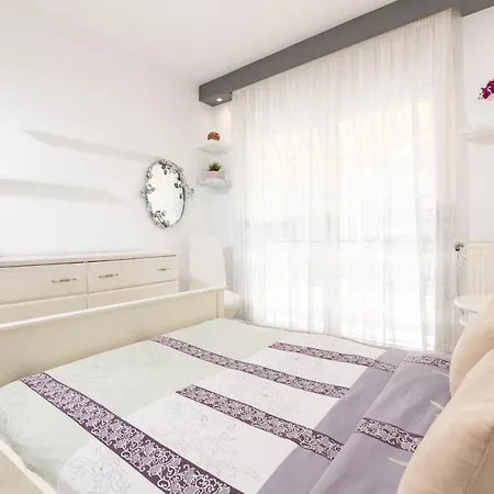 F & B Collection - Flat For 4