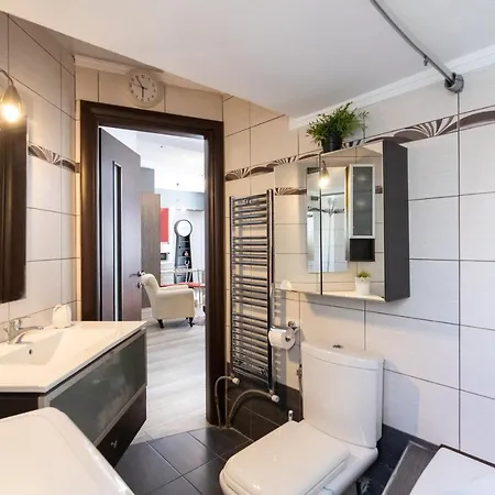 F & B Collection - Flat For 4 *