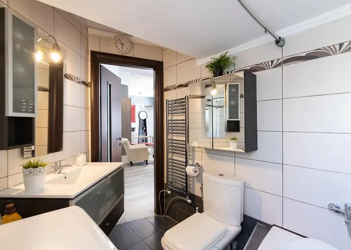 F & B Collection - Flat For 4 *